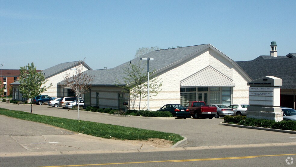 4909 Munson St NW, Canton, OH à louer - Photo de l’immeuble – Image 2 sur 11