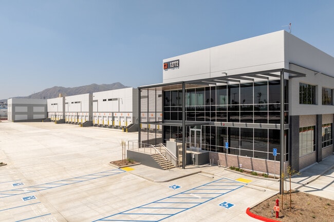 Plus de détails pour 12772 San Fernando Rd, Sylmar, CA - Industriel/Logistique à louer