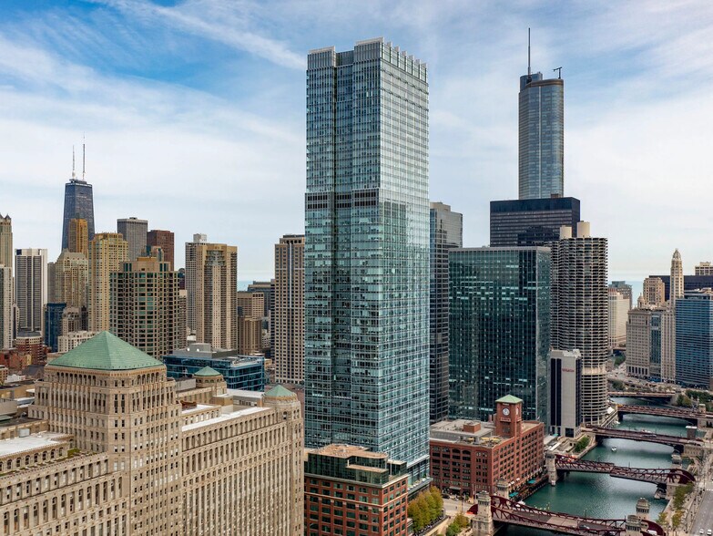 300 N LaSalle St, Chicago, IL à louer - Photo de l’immeuble – Image 1 sur 2