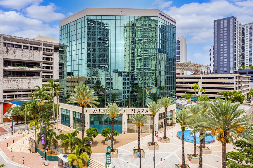 200 S Andrews Ave, Fort Lauderdale, FL à louer - Photo de l’immeuble – Image 2 sur 28