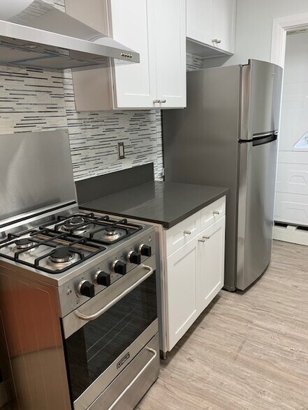 315 E Valencia Ave, Burbank, CA à vendre - Photo de l’immeuble – Image 2 sur 9