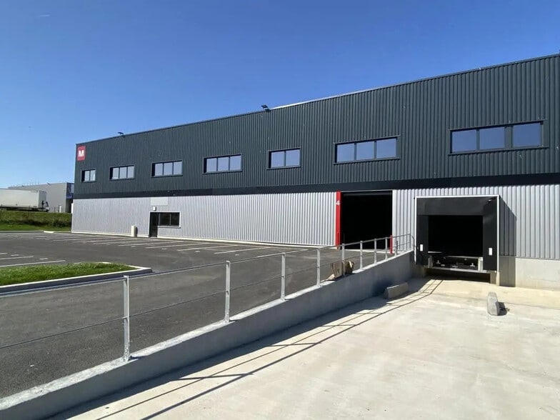 Industriel/Logistique dans Chartres à louer - Photo de l’immeuble – Image 2 sur 14