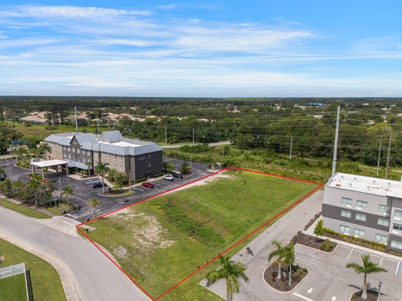 5520 Manor Hill Ln, Bradenton, FL à louer - Photo de l’immeuble – Image 2 sur 9