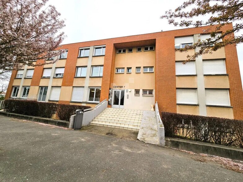 Bureau dans Évry-Courcouronnes à vendre - Photo de l’immeuble – Image 1 sur 18