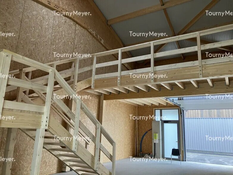 Local d’activités dans Le Haillan à louer - Photo de l’immeuble – Image 3 sur 5