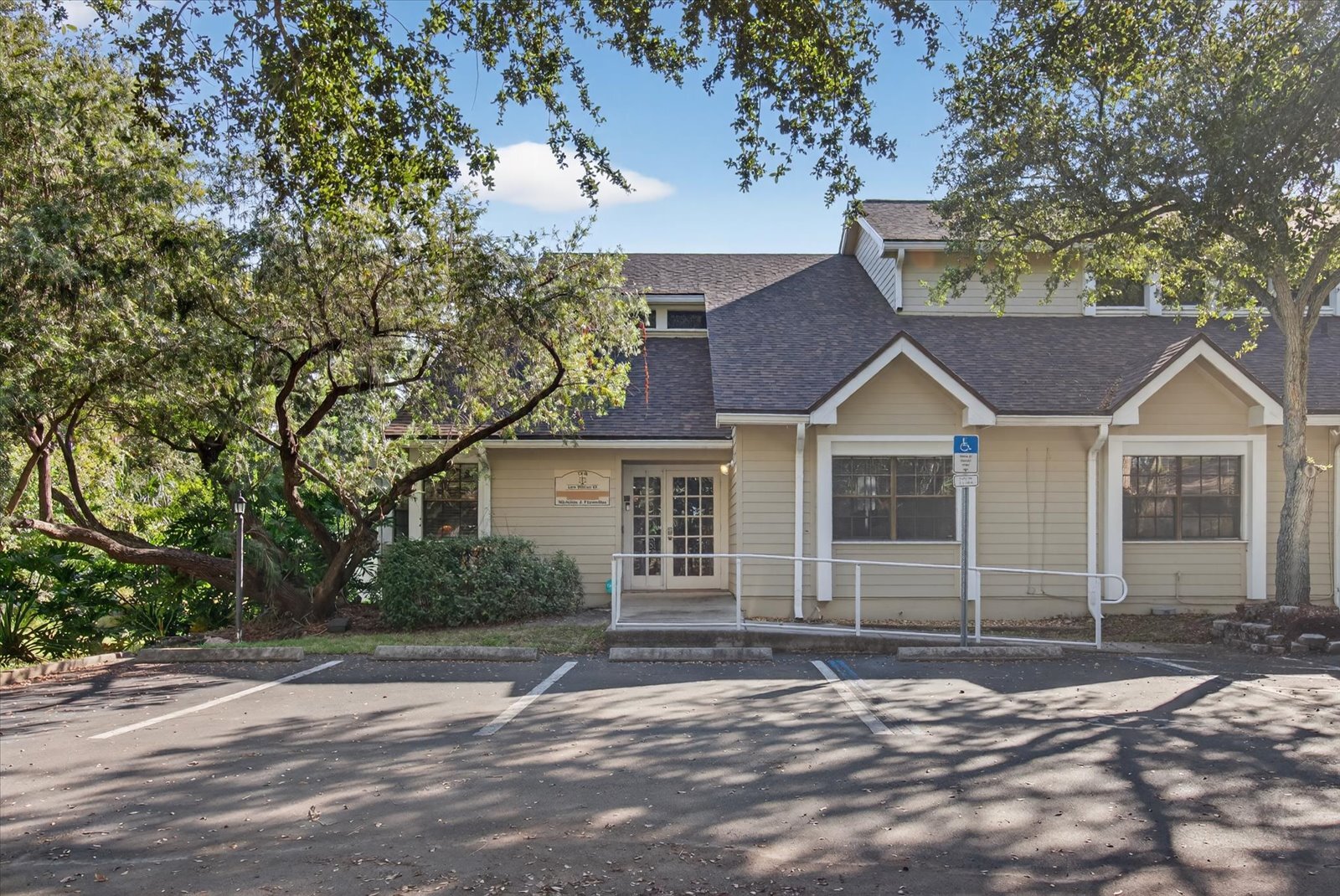 10225 Ulmerton Rd, Largo, FL à vendre Photo de l’immeuble– Image 1 sur 15