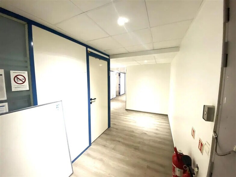 66 Bis Rue Laferrière, Paris à louer - Photo de l’immeuble – Image 2 sur 6