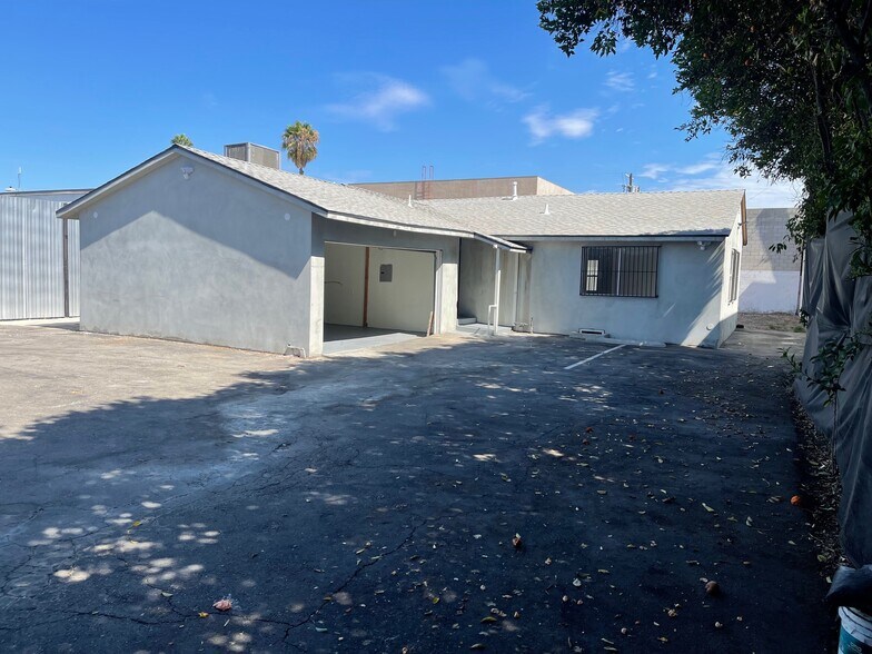 16123 Wyandotte St, Van Nuys, CA à louer - Photo de l’immeuble – Image 2 sur 48