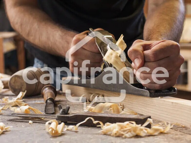 Local d'activités dans Montlhéry à vendre - Photo de l’immeuble – Image 3 sur 3