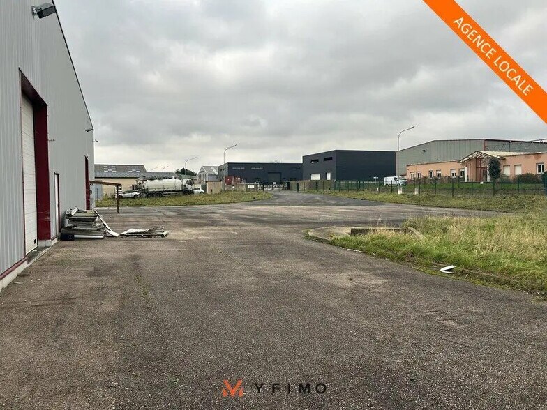 Local d'activités dans Magny-en-Vexin à vendre - Photo de l’immeuble – Image 2 sur 12