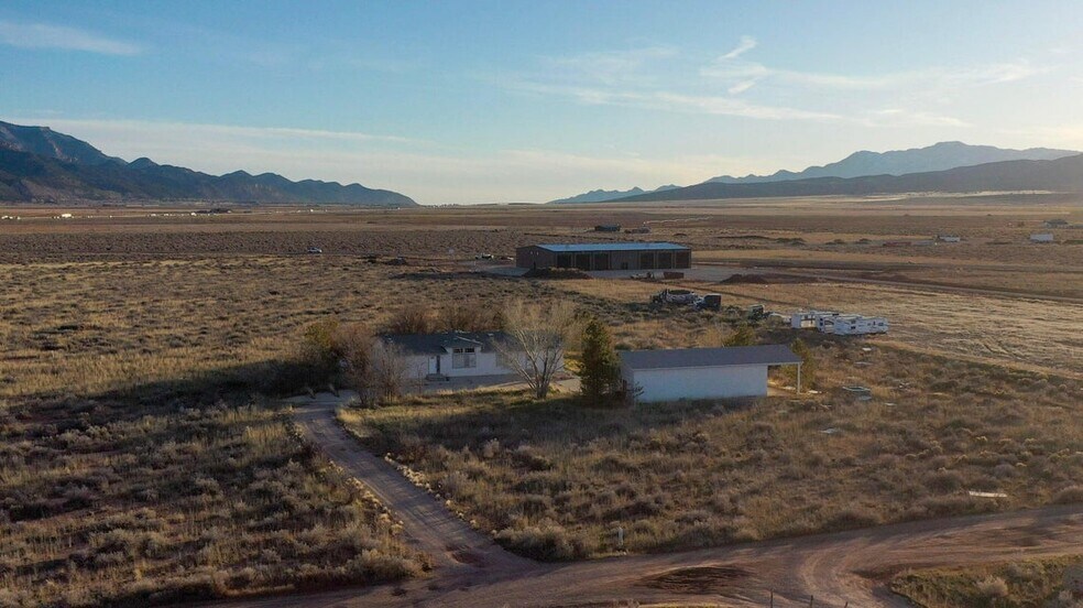 5561 W 3600 S, Cedar City, UT à vendre - Photo principale – Image 1 sur 57