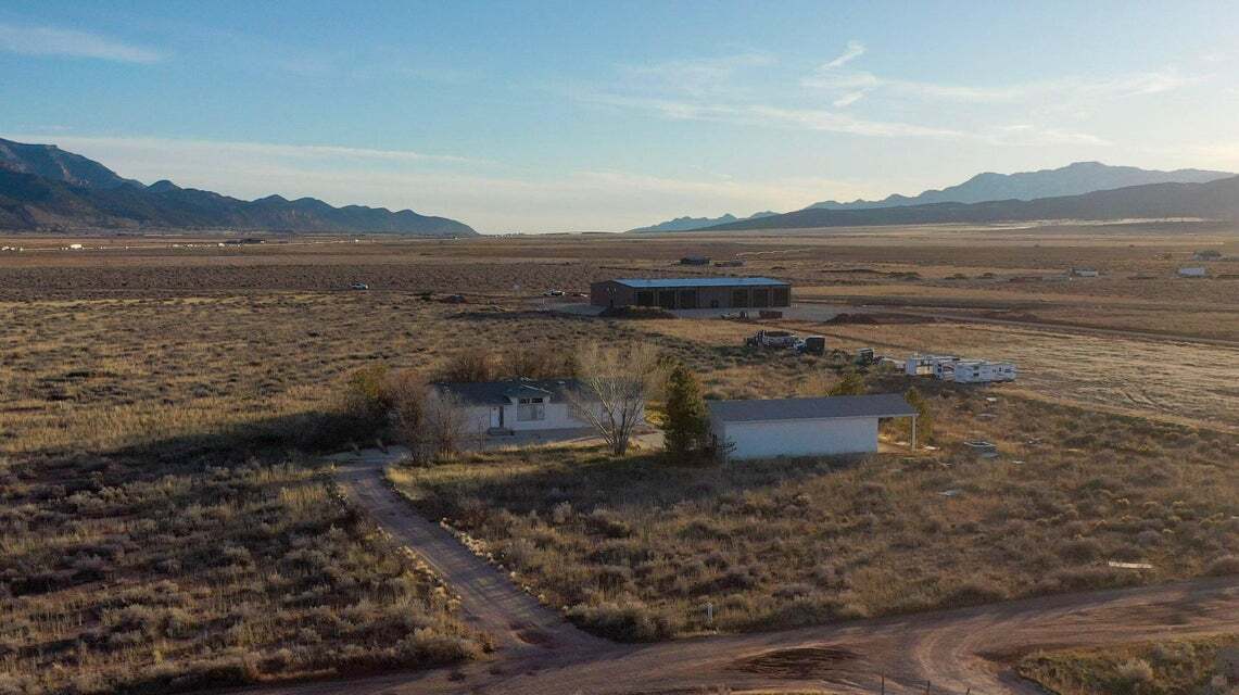 5561 W 3600 S, Cedar City, UT à vendre Photo principale– Image 1 sur 58