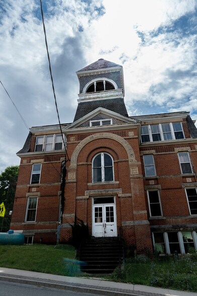 9 High St, Hoosick Falls, NY à vendre - Photo de l’immeuble – Image 3 sur 35