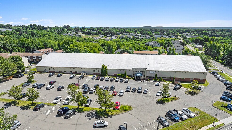 842 Clark Ave, Bristol, CT à vendre - Photo de l’immeuble – Image 3 sur 4