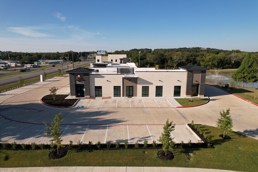 2870 SW Wilshire Blvd, Burleson, TX à louer - Photo de l’immeuble – Image 2 sur 5