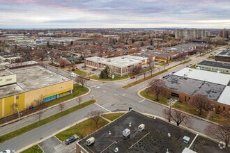 310-400 Boul Montpellier, Montréal, QC - VUE AÉRIENNE  vue de carte