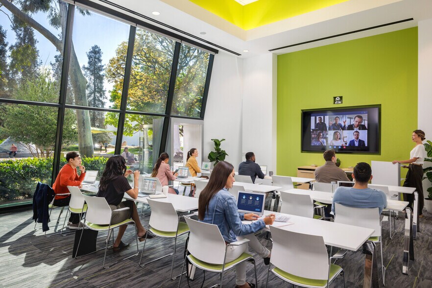 3200 Bristol St, Costa Mesa, CA à louer - Photo intérieure – Image 2 sur 23