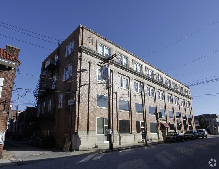 401 N Main St, Hendersonville, NC à louer - Photo de l’immeuble – Image 2 sur 2