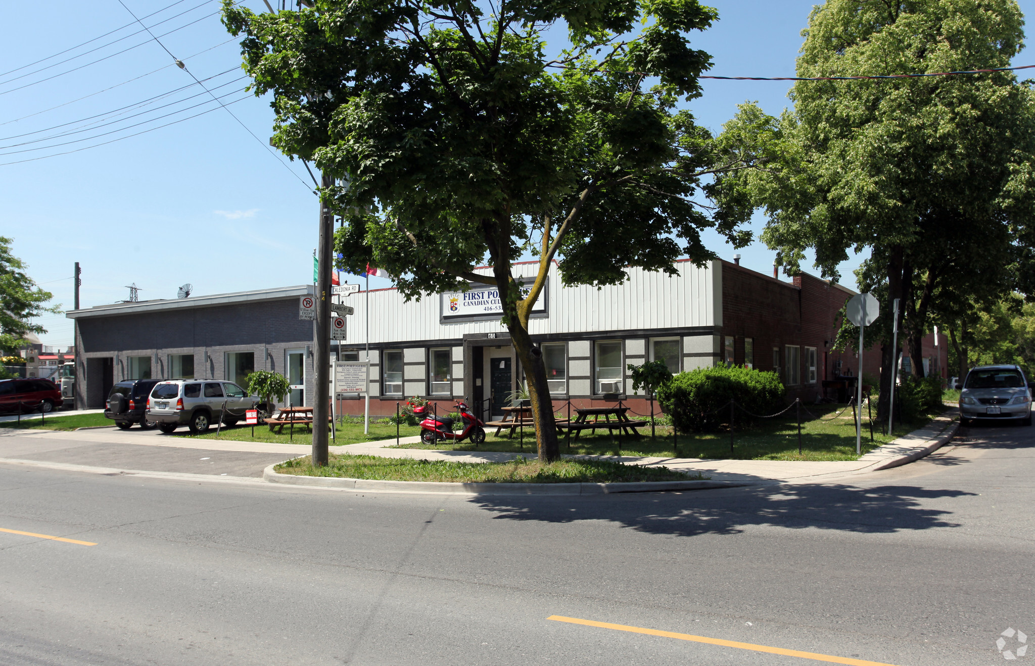 60 Caledonia Rd, Toronto, ON à vendre Photo de l’immeuble– Image 1 sur 9