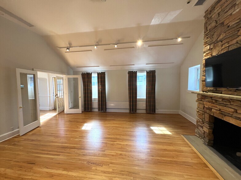 98 Darby Rd, Paoli, PA à louer - Photo de l’immeuble – Image 3 sur 26