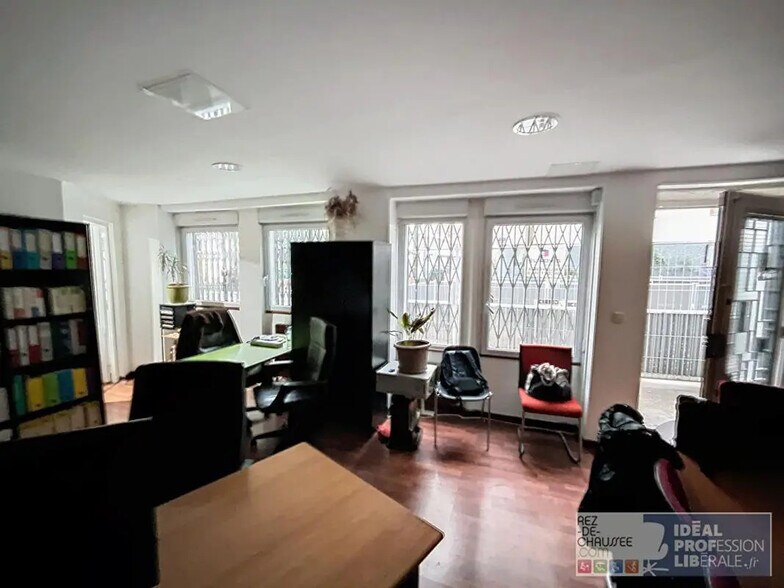Local commercial dans Paris à vendre - Photo de l’immeuble – Image 3 sur 3