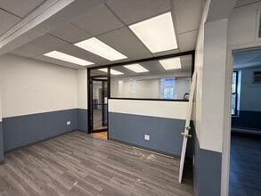 8220 Roosevelt Ave, Jackson Heights, NY à louer Photo intérieure– Image 2 sur 3