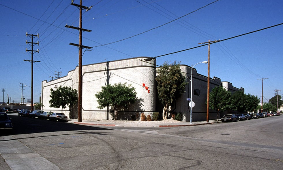 1685 Mateo St, Los Angeles, CA à vendre - Photo principale – Image 1 sur 13