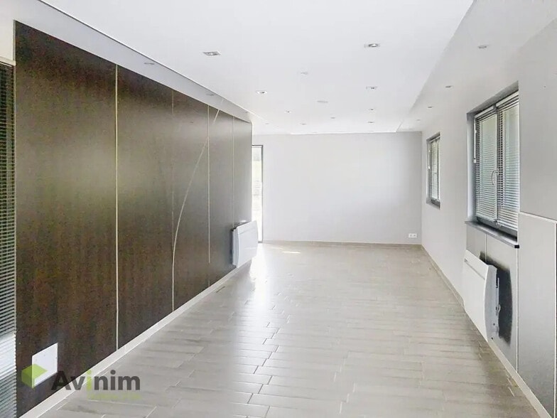 Local d'activités dans Épinal à vendre - Photo de l’immeuble – Image 2 sur 15