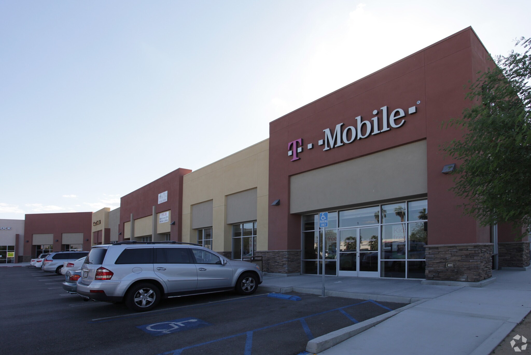 79485 Highway 111, La Quinta, CA à louer Photo principale– Image 1 sur 21