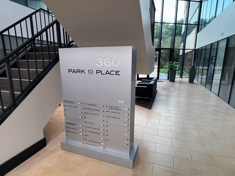 16360 Park Ten Place Dr, Houston, TX à louer - Photo intérieure – Image 2 sur 6