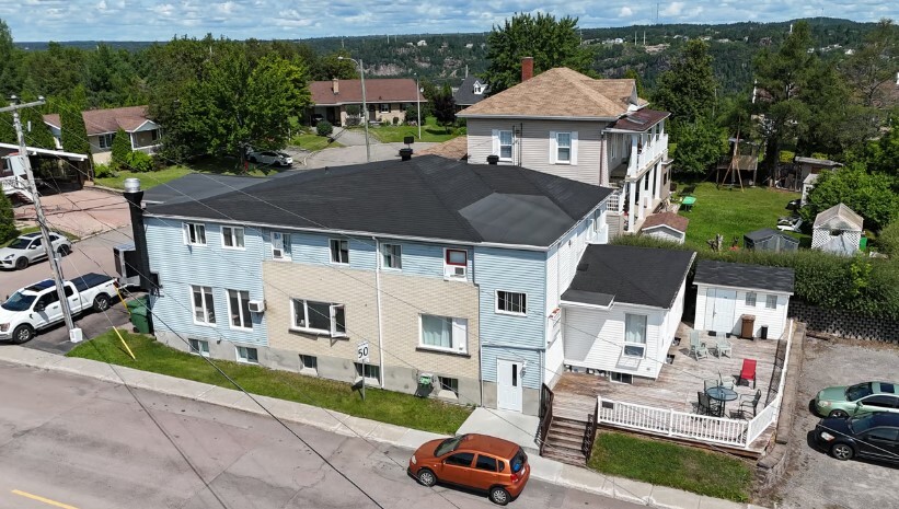 392 Rue Saint-Hilaire, Saguenay, QC à vendre - Photo principale – Image 1 sur 1