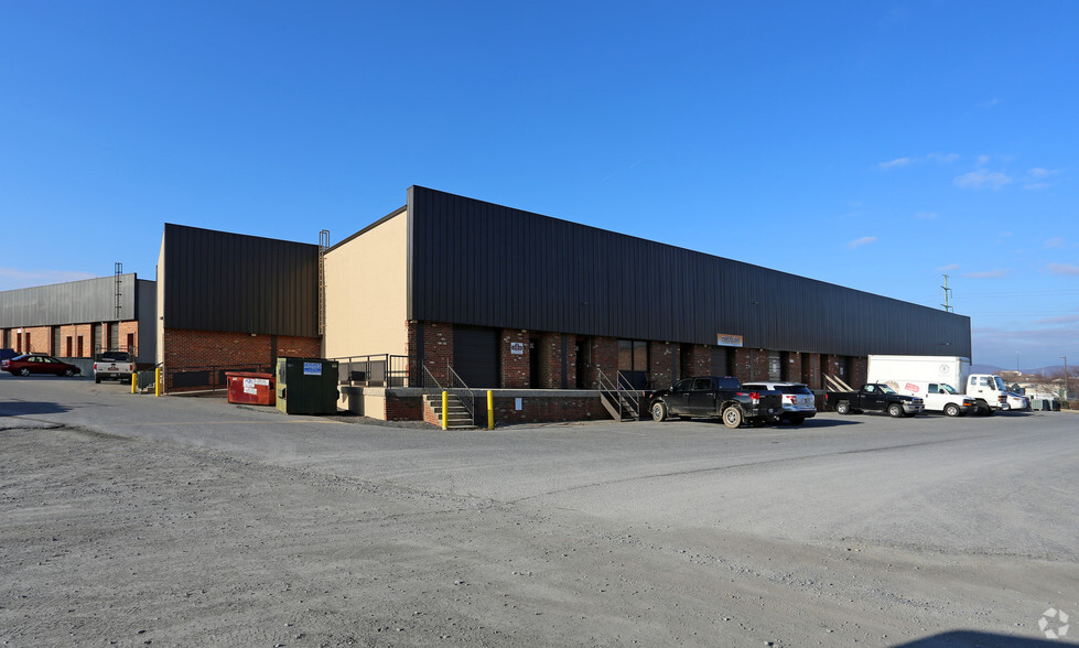 7313 Grove Rd, Frederick, MD à louer - Photo de l’immeuble – Image 3 sur 4
