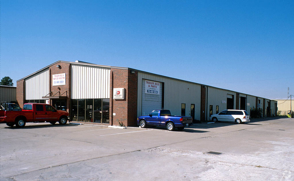 7011 Brittmoore Rd, Houston, TX à louer - Photo principale – Image 1 sur 6