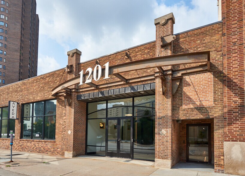 1201 Harmon Pl, Minneapolis, MN à louer - Photo de l’immeuble – Image 2 sur 12