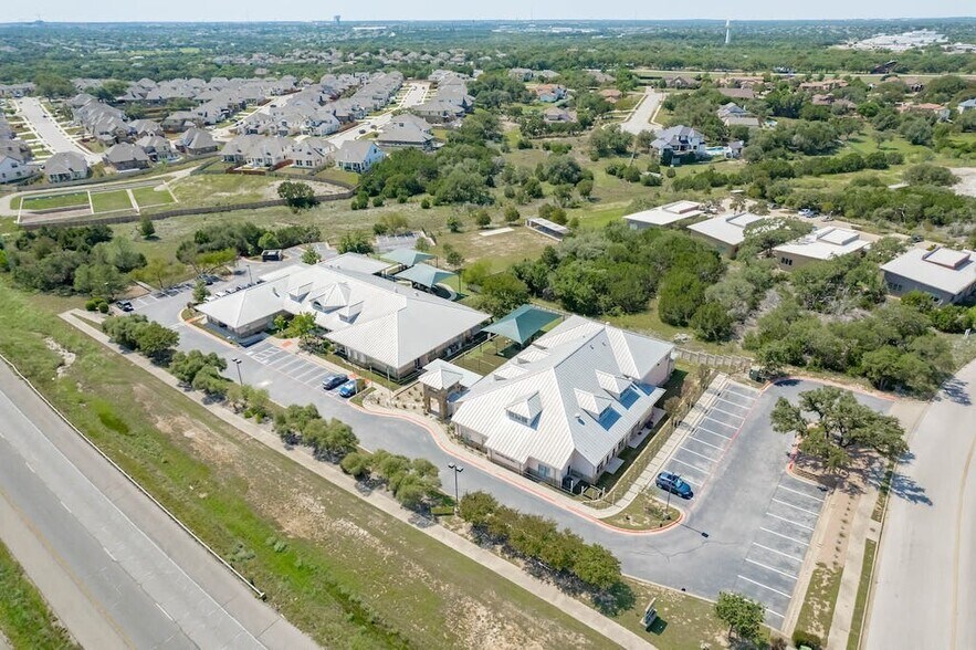 11651 W Parmer Ln, Cedar Park, TX à louer - Photo de l’immeuble – Image 2 sur 11