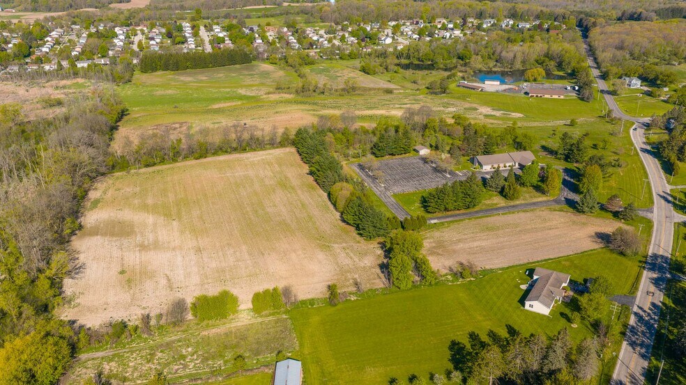 1130 Wildwood Rd, West Bend, WI à vendre - Photo de l’immeuble – Image 3 sur 3