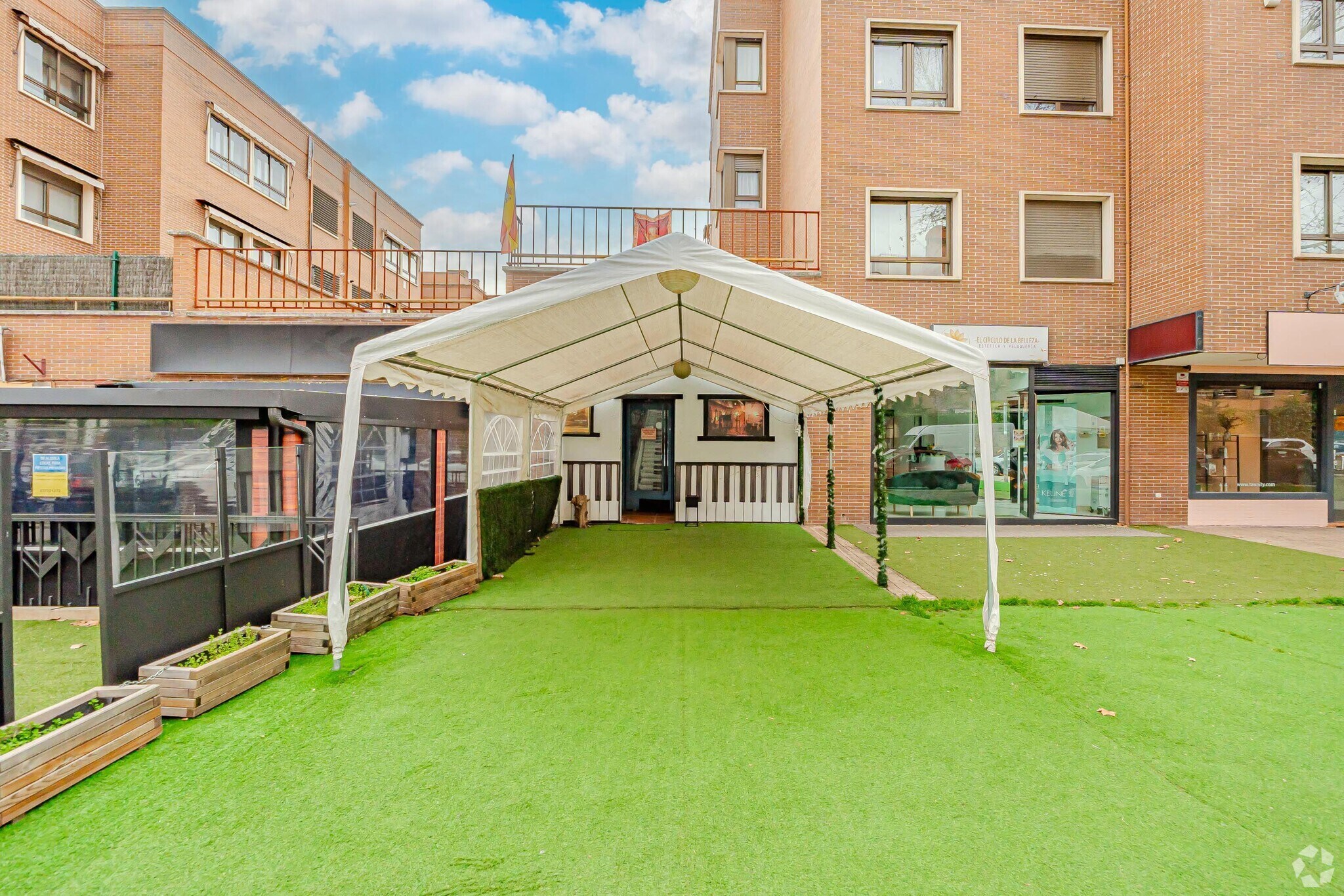 Local commercial dans Pozuelo de Alarcón, Madrid à louer Photo intérieure– Image 1 sur 24