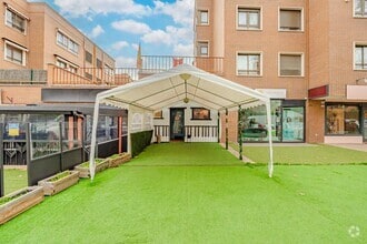 Local commercial dans Pozuelo de Alarcón, Madrid à louer Photo intérieure– Image 1 sur 24