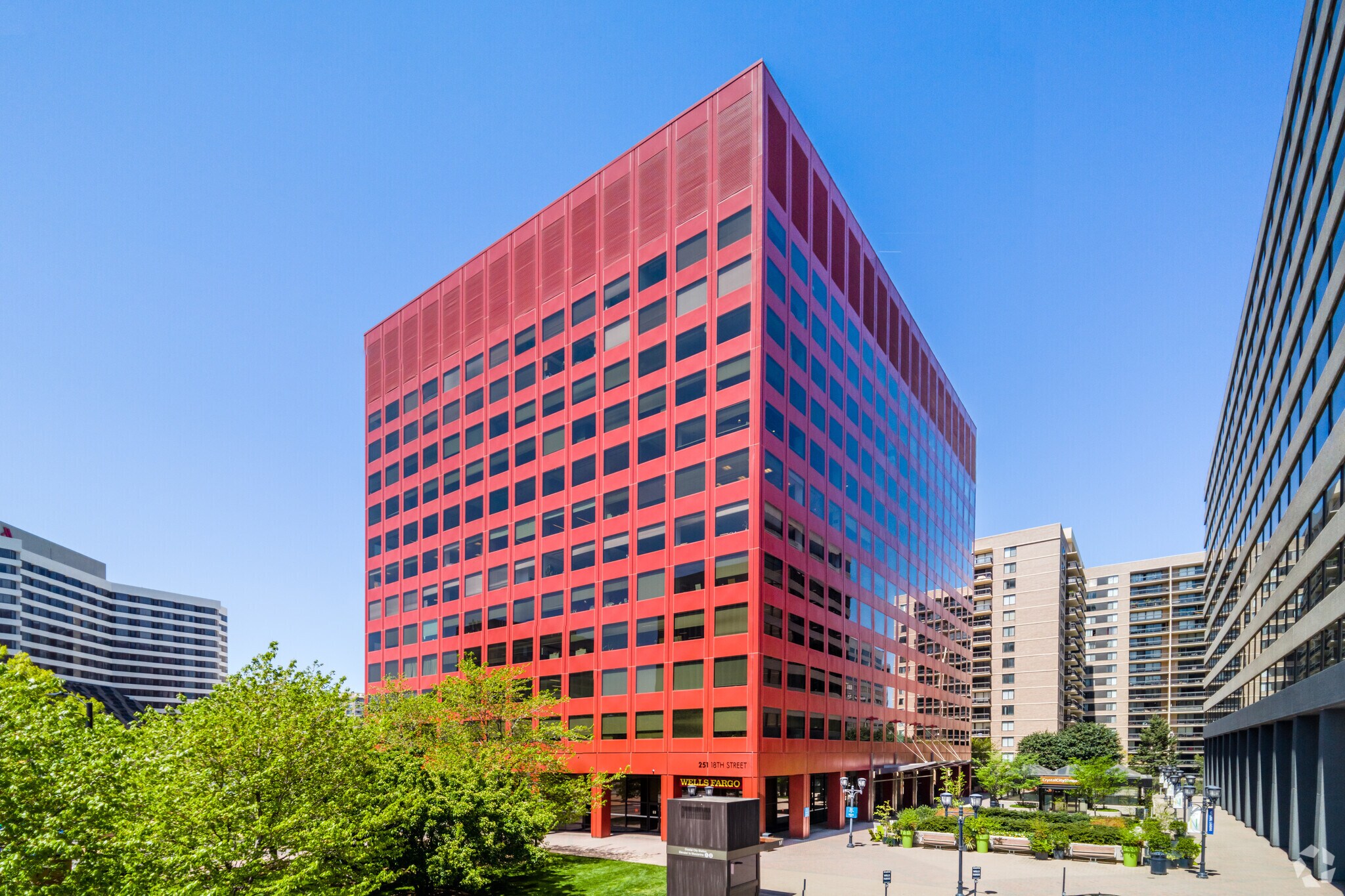 251 18th St S, Arlington, VA à louer Photo principale– Image 1 sur 7