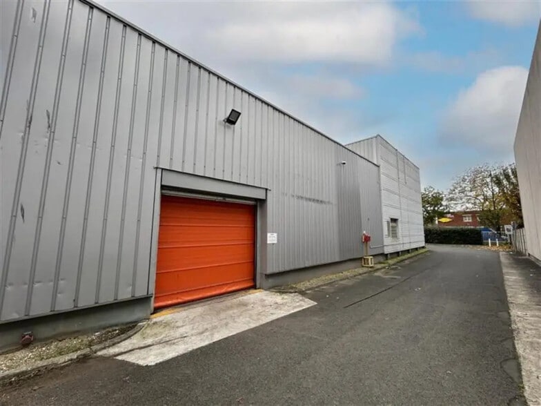 16 Rue Thomas Edison, Gennevilliers à vendre - Photo de l’immeuble – Image 3 sur 5