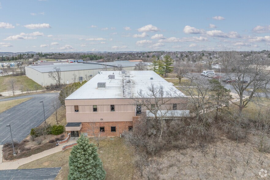1661 Summit Dr, Fort Atkinson, WI à vendre - Photo de l’immeuble – Image 2 sur 12