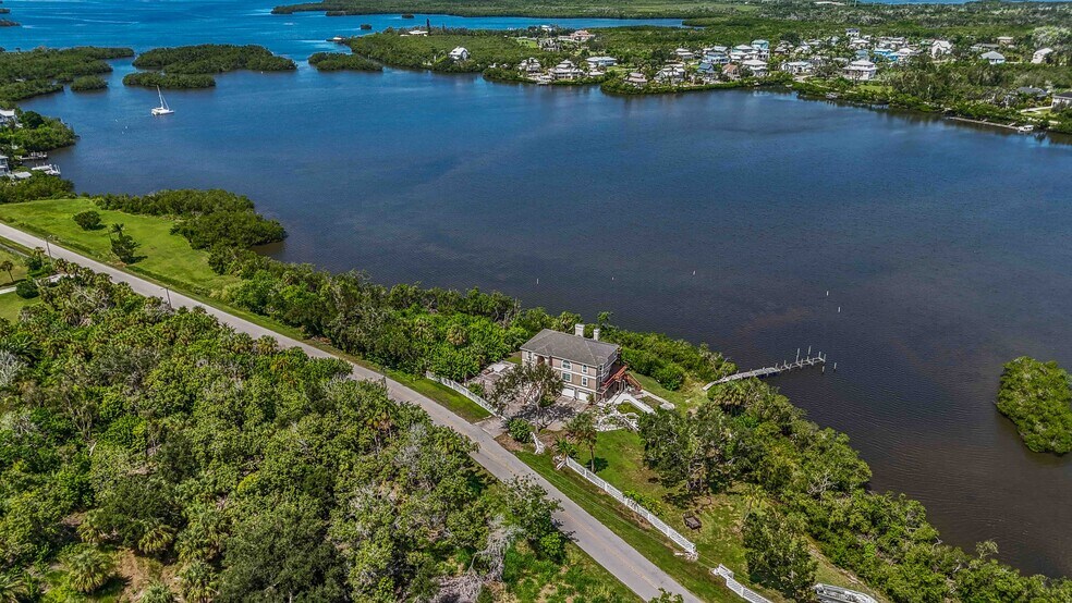 1470 Bayshore Drive, Terra Ceia, FL à vendre - Photo de l’immeuble – Image 3 sur 21