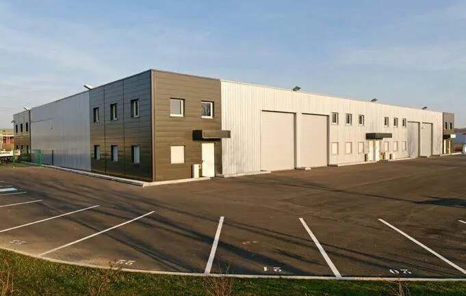 Local d’activités dans Vert-Saint-Denis à louer - Photo de l’immeuble – Image 1 sur 5