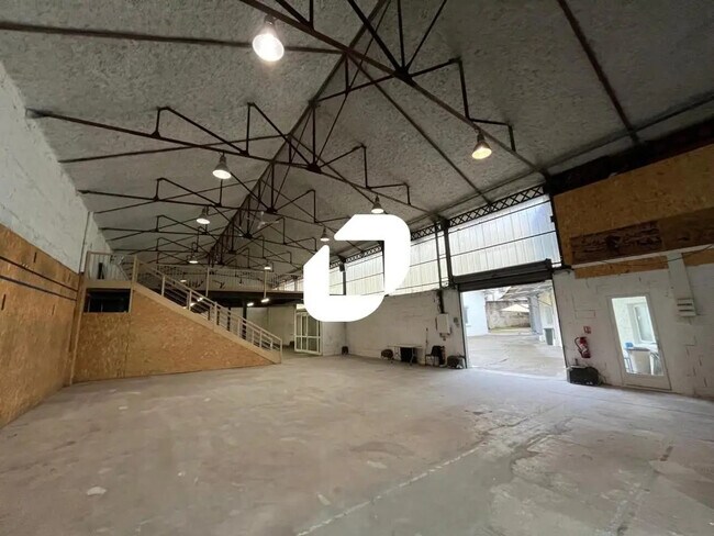 Plus de détails pour Bureau, Local d'activités à louer