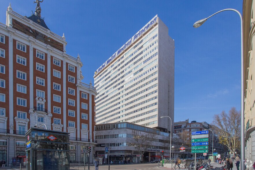 Calle De La Princesa, 25, Madrid, Madrid à louer - Photo de l’immeuble – Image 1 sur 1