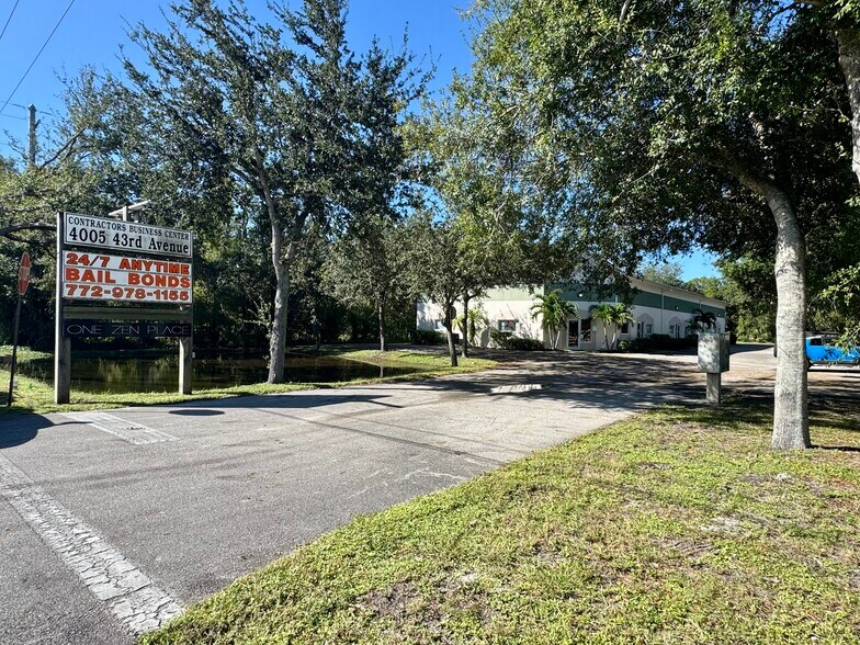 4005 43rd Ave, Vero Beach, FL à vendre - Photo de l’immeuble – Image 2 sur 5