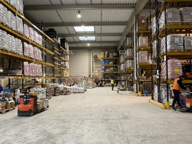 Plus de détails pour Industriel/Logistique à louer