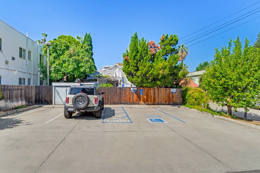 325 Cajon St, Redlands, CA à vendre - Photo de l’immeuble – Image 3 sur 19