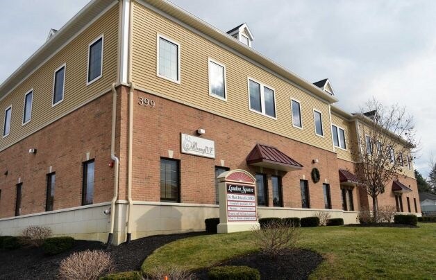 399 Albany Shaker Rd, Loudonville, NY à louer - Photo de l’immeuble – Image 2 sur 24