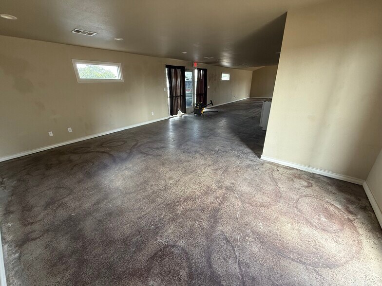 8400 N State Highway 16, Poteet, TX à louer - Hall d’entrée – Image 2 sur 6